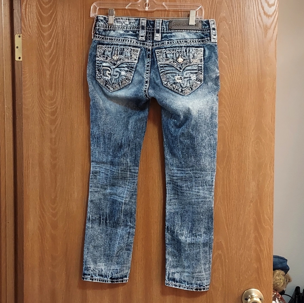 Rock Revival Distressed Cropped Blue Jeans with Embroidered Pockets - Picture 4 of 12